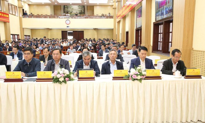 Các đồng chí Ủy viên Ban Thường vụ Tỉnh ủy tham dự hội nghị