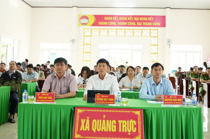 Điểm cầu xã Quảng Trực theo dõi hội nghị trực tuyến. (Ảnh: Dương Phong)