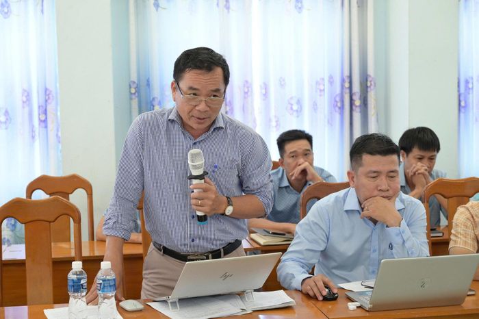 Ông Nguyễn Văn Linh - Phó Chủ tịch UBND Đặc khu Phú Quý ý kiến tại hội nghị