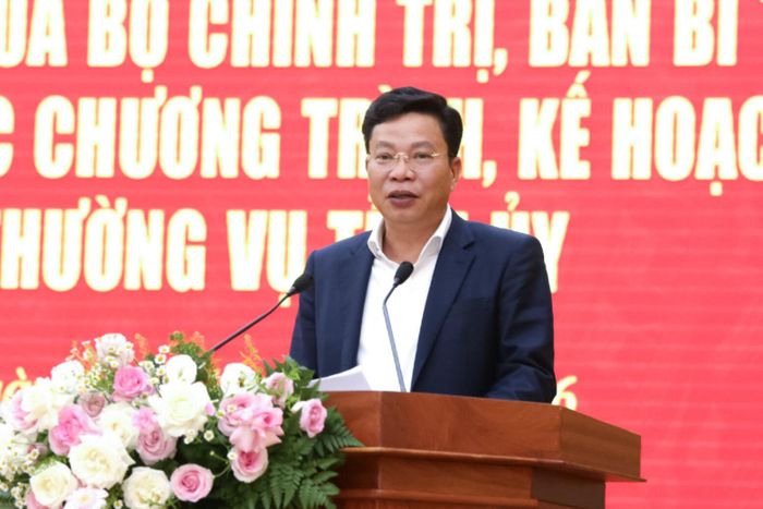 Đồng chí Lưu Văn Trung, Phó Bí thư Tỉnh ủy, Chủ tịch HĐND tỉnh quán triệt các nội dung nghị quyết