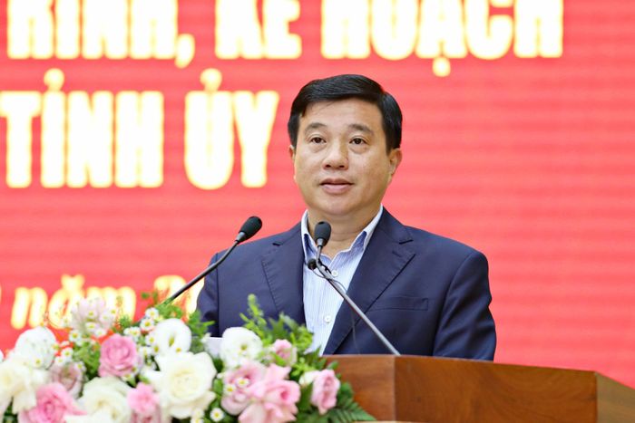 Đồng chí Y Thanh Hà Niê Kđăm, Ủy viên Ban Chấp hành Trung ương Đảng, Bí thư Tỉnh ủy, Trưởng Đoàn ĐBQH tỉnh phát biểu kết luận hội nghị