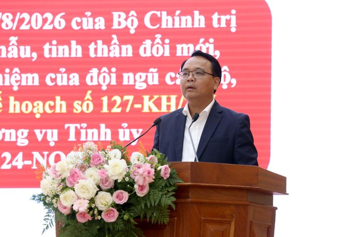 Đồng chí Đặng Hồng Sỹ, Phó Bí thư Thường trực Tỉnh ủy quán triệt các nội dung tại hội nghị