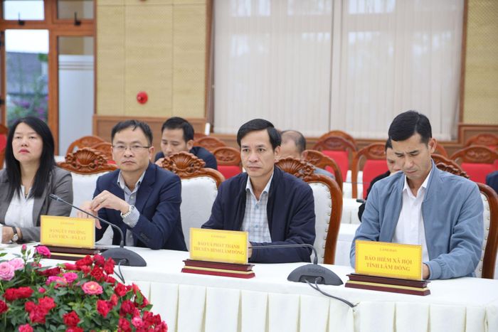 Lãnh đạo các sở, ban, ngành, đơn vị tham dự