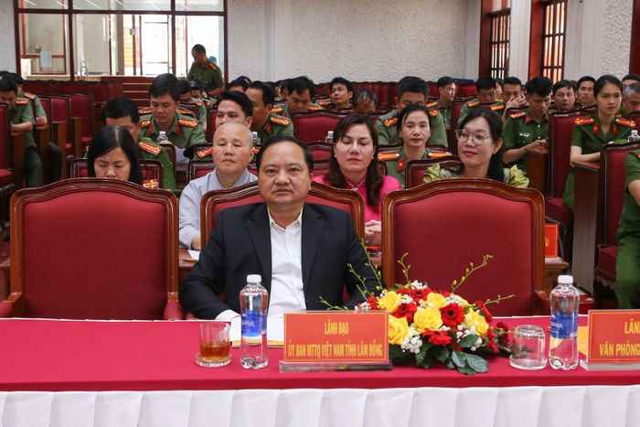 Đồng chí Phạm Văn Đức, Phó Chủ tịch Ủy ban MTTQ Việt Nam tỉnh tham dự hội nghị