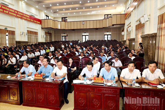 Các đại biểu dự hội nghị tiếp xúc cử tri xã Xuân Trường. Ảnh: Ngọc Ánh