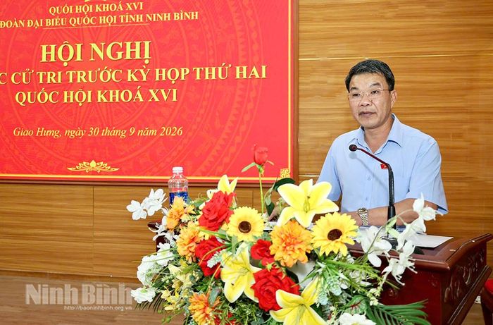 Đồng chí Nguyễn Hoàng Hà, Ủy viên Ban Thường vụ Tỉnh ủy, Phó Chủ tịch Thường trực Uỷ ban MTTQ Việt Nam tỉnh thông tin dự kiến nội dung chương trình Kỳ họp thứ Hai, Quốc hội khóa XVI. Ảnh: Ngọc Ánh