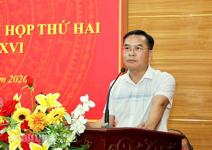 Đại diện Sở Y tế giải đáp kiến nghị của cử tri xã Giao Hưng.