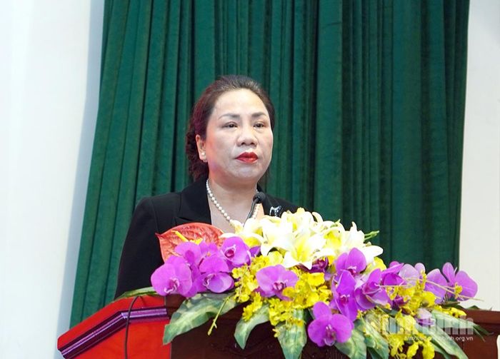 ĐBQH Trần Thị Hiền thông báo tới cử tri thời gian tổ chức Kỳ họp thứ Hai, Quốc hội khóa XVI.