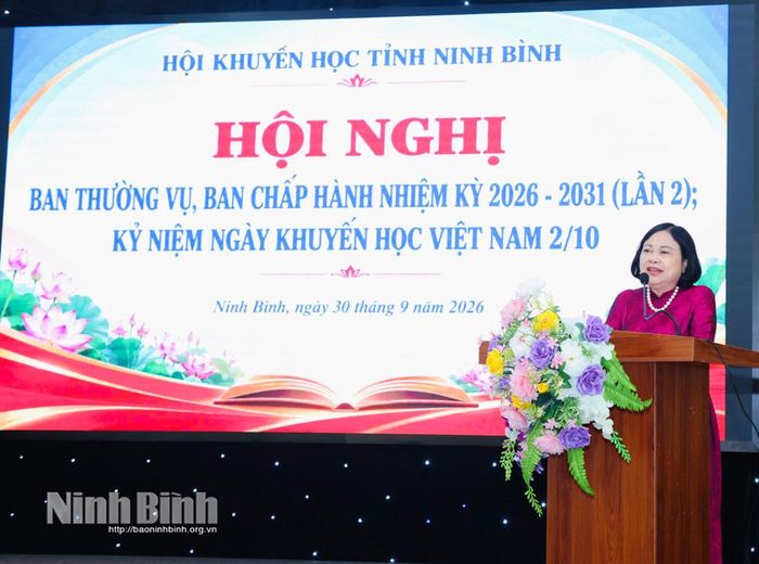 Đồng chí Lê Thị Thanh Hà , Chủ tịch Hội Khuyến học tỉnh phát biểu tại hội nghị.