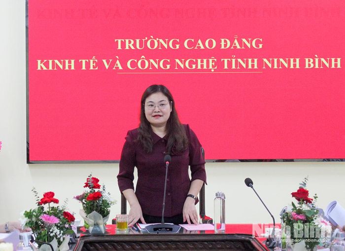 Đồng chí Phó Chủ tịch UBND tỉnh Hà Lan Anh phát biểu kết luận buổi làm việc