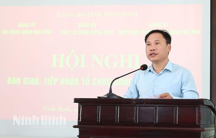 Đồng chí Phó Bí thư Thường trực Đảng ủy Hoàng Nguyên Dự phát biểu tại hội nghị.