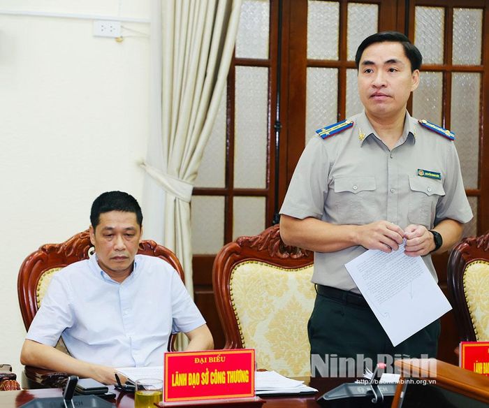 Lãnh đạo Cục thi hành án dân sự phát biểu tại hội nghị.