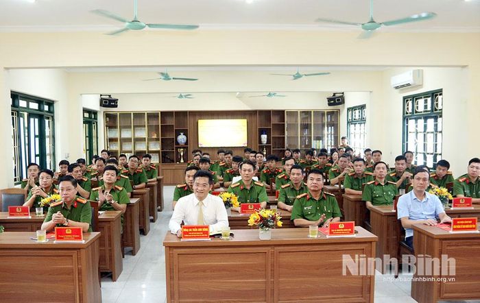 Các đại biểu tham dự buổi gặp mặt.