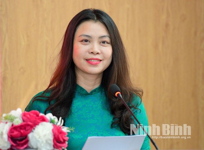 TS Nguyễn Thị Thanh Nhàn, Vụ trưởng Vụ Các trường chính trị trình bày đề dẫn Hội thảo.
