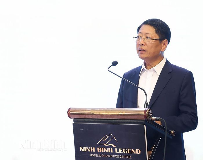 Đồng chí Trần Song Tùng, Uỷ viên Ban Thường vụ Tỉnh ủy, Phó Chủ tịch Thường trực UBND tỉnh phát biểu khai tiệc.