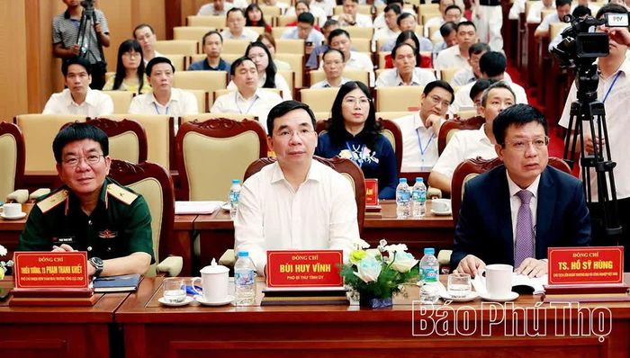 Các đại biểu tham dự hội thảo.
