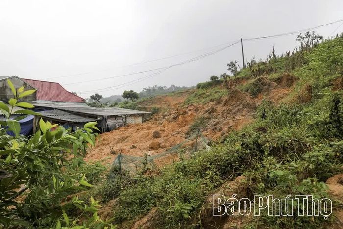 Có những điểm sạt lở ở Cao Phong sụt lún từ 1,5-2m, thậm chí có nơi lên tới 3m.