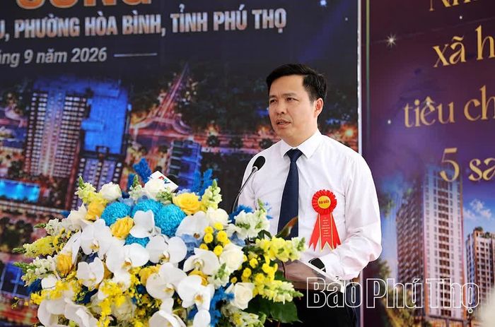 Bí thư Đảng ủy, Chủ tịch HĐND phường Hòa Bình Nguyễn Đức Dũng phát biểu tại lễ khởi công.