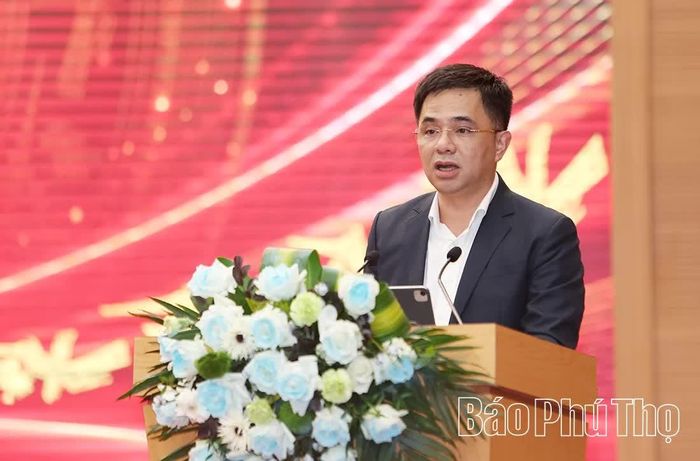 Đại diện các ban, bộ, ngành Trung ương, đơn vị và doanh nghiệp tham luận tại hội thảo.