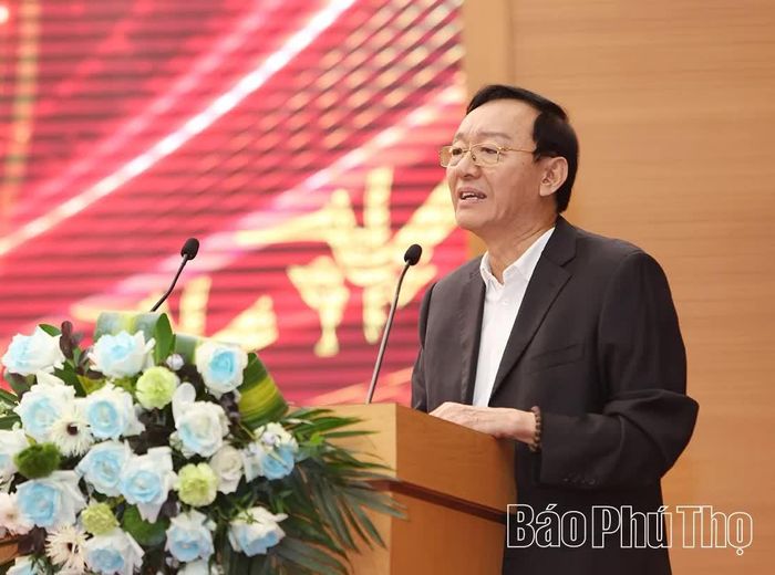 Đại diện các ban, bộ, ngành Trung ương, đơn vị và doanh nghiệp tham luận tại Hội thảo.