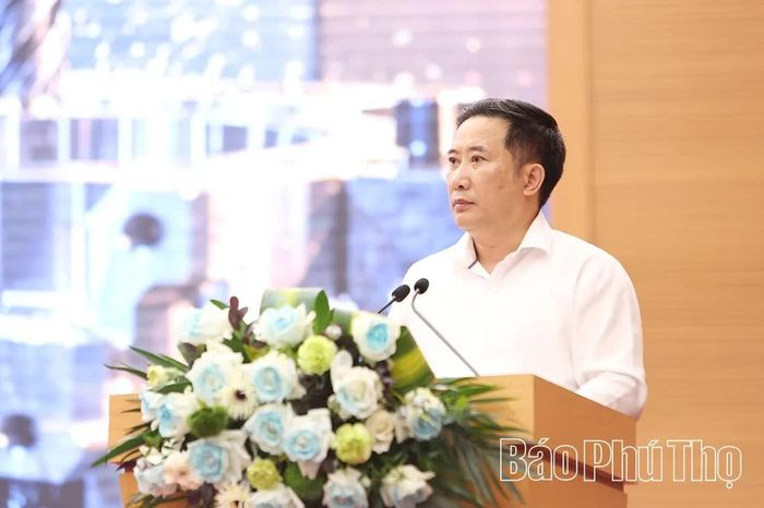 Đại diện các ban, bộ, ngành Trung ương, đơn vị và doanh nghiệp tham luận tại Hội thảo.