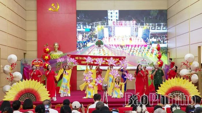 Phần thi Chào hỏi với thông điệp "Sống vui, sống khỏe" tại hội thi.