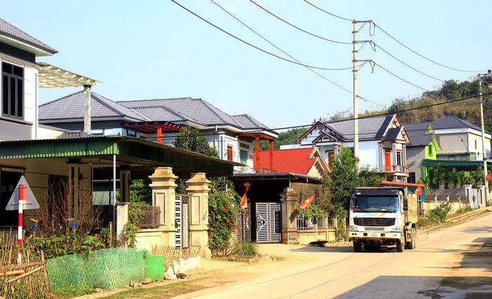Công trình có sự đóng góp to lớn của người dân trong khu vực, những người đã nhường đất, di dời đến khu tái định cư để chung tay xây dựng một dự án mang tầm chiến lược.