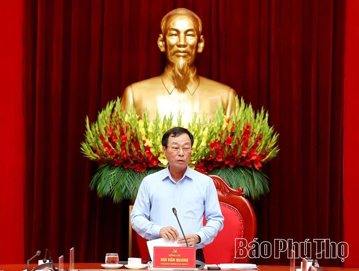 Đồng chí Phó Bí thư Thường trực Tỉnh ủy Bùi Văn Quang phát biểu chỉ đạo hội nghị.