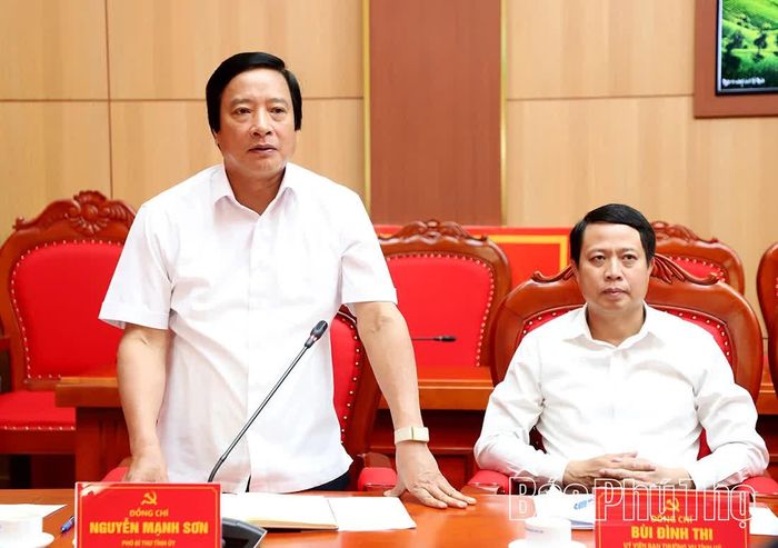Đồng chí Phó Bí thư Tỉnh ủy Nguyễn Mạnh Sơn phát biểu tại hội nghị.