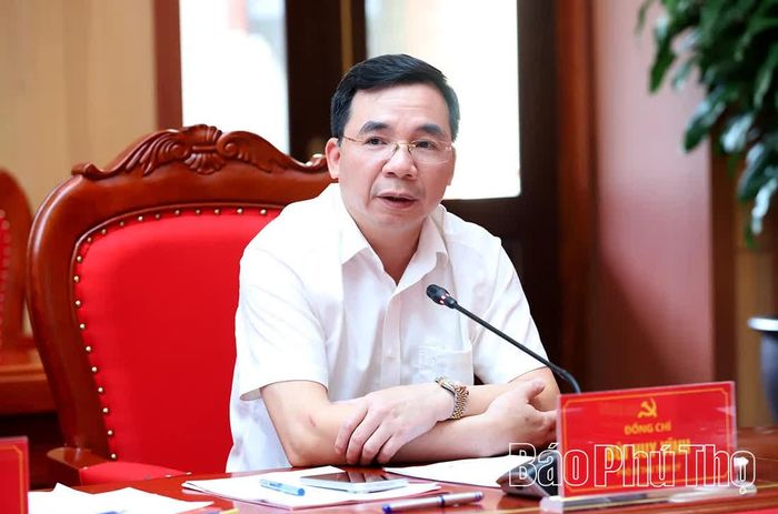 Đồng chí Phó Bí thư Tỉnh ủy Bùi Huy Vĩnh phát biểu tại hội nghị.