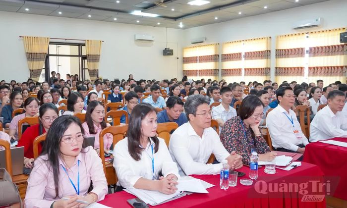 Các đại biểu và học viên tham dự lớp tập huấn - Ảnh: N.H