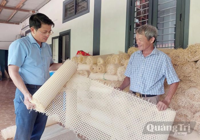 Địa phương đang định hướng thành lập Chi hội nghề nghiệp mây xiên Hà Tiến để nâng cao hiểu quả kinh tế cho nghề truyền thống của bà con - Ảnh Đ.N.