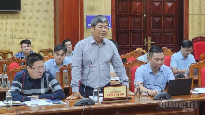 Đồng chí Nguyễn Tài Anh, Phó Tổng Giám đốc EVN báo cáo tiến độ dự án - Ảnh: Phan Khiêm