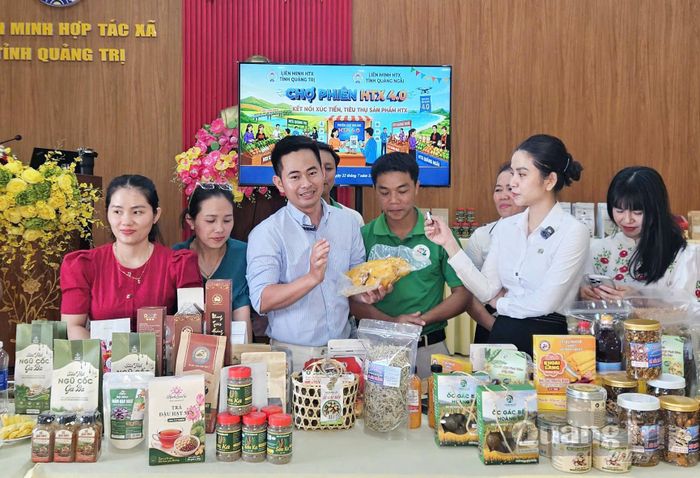 Liên minh Hợp tác xã tỉnh thường xuyên tổ chức các phiên livestream, giới thiệu sản phẩm nông sản trên nền tảng số - Ảnh: L.Chi