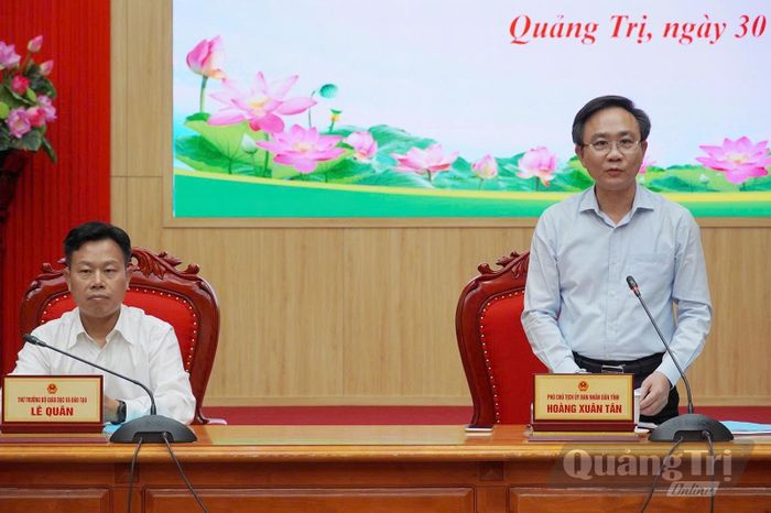 Đồng chí Hoàng Xuân Tân, Phó Chủ tịch UBND tỉnh phát biểu tại buổi làm việc - Ảnh: H.L