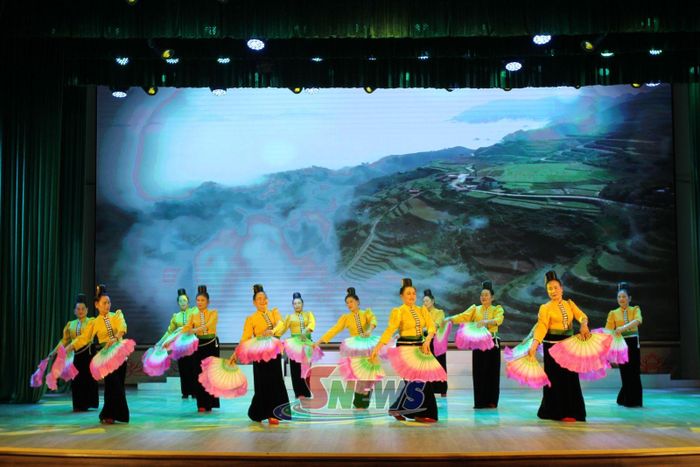Tiết mục múa Ánh nắng ban mai.