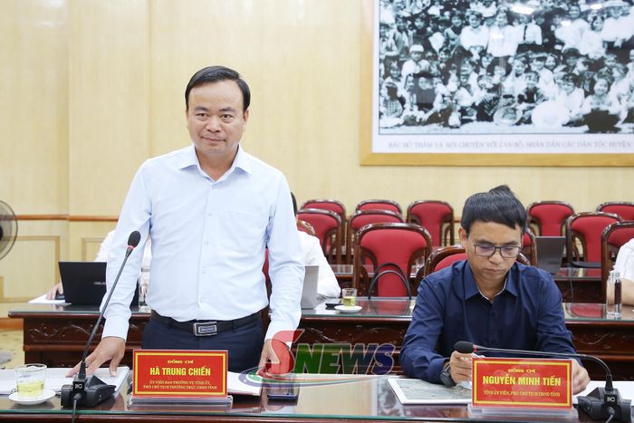 Đồng chí Phó Chủ tịch Thường trực UBND tỉnh phát biểu tại cuộc làm việc.
