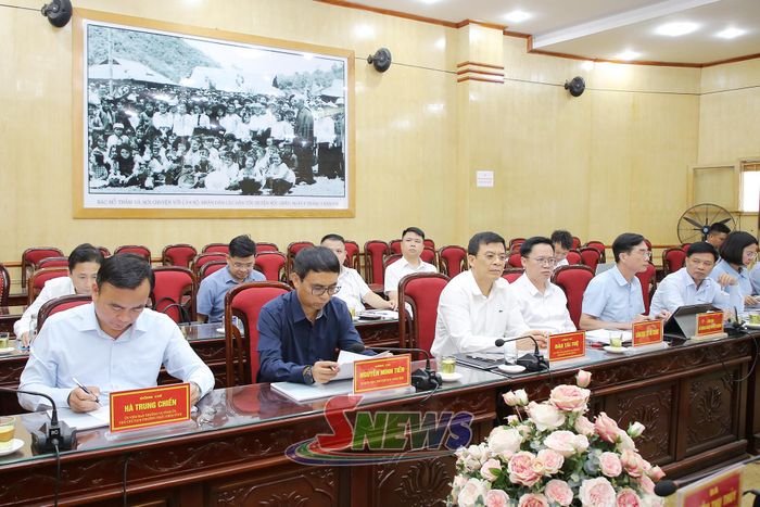 Các đại biểu dự cuộc làm việc.