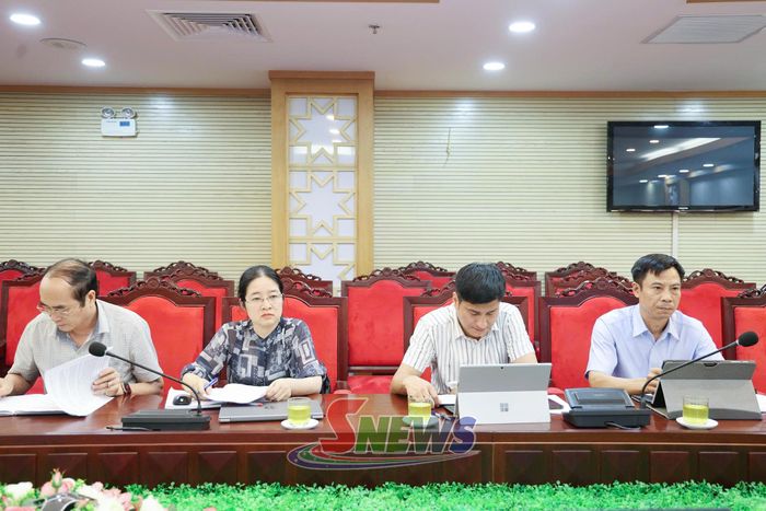 Các đại biểu dự cuộc làm việc.