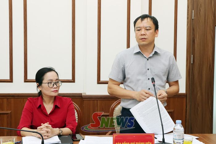 Lãnh đạo Trường Chính trị tỉnh phát biểu tại cuộc họp.