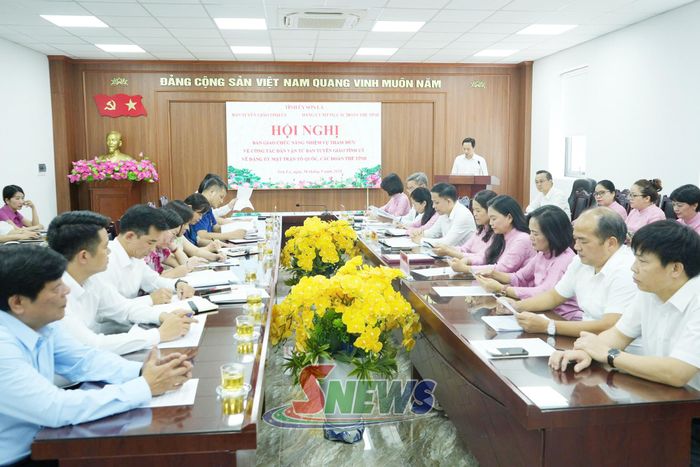 Hội nghị bàn giao chức năng, nhiệm vụ tham mưu về công tác dân vận.