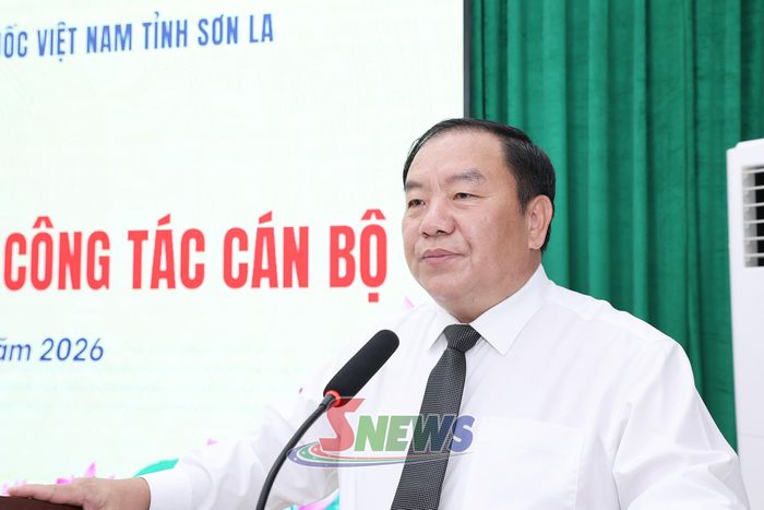 Đồng chí Chá A Của phát biểu tại hội nghị.