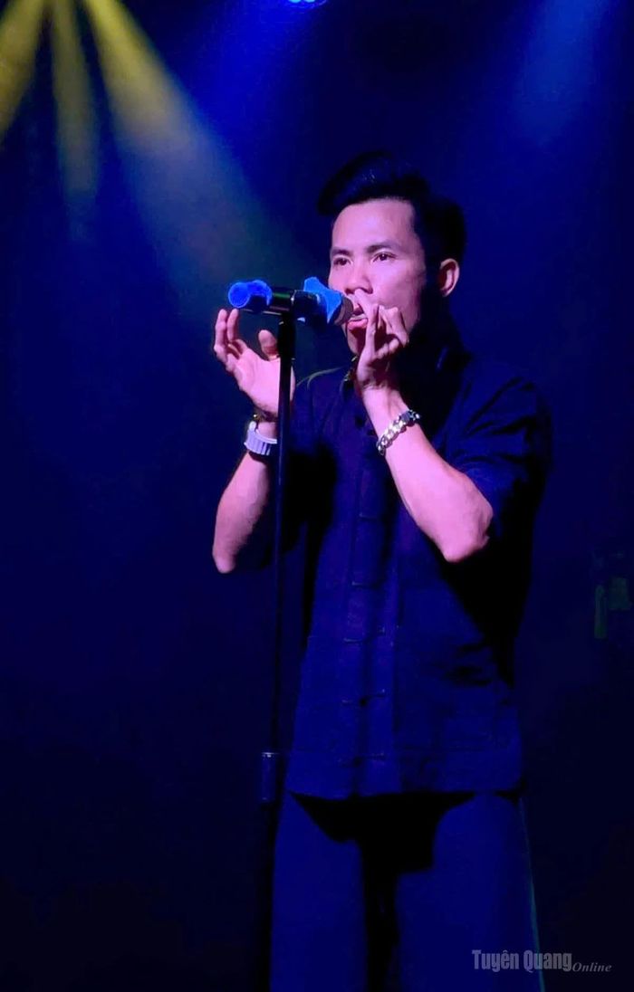 Từ cây đàn môi nhỏ bé, nghệ sĩ Tuấn Anh kể những câu chuyện văn hóa vùng cao bằng âm nhạc.