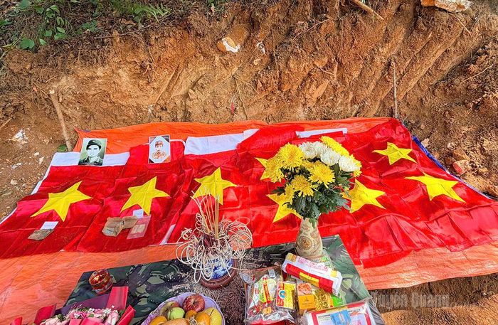 Các kỷ vật được lực lượng chức năng thu thập được.
