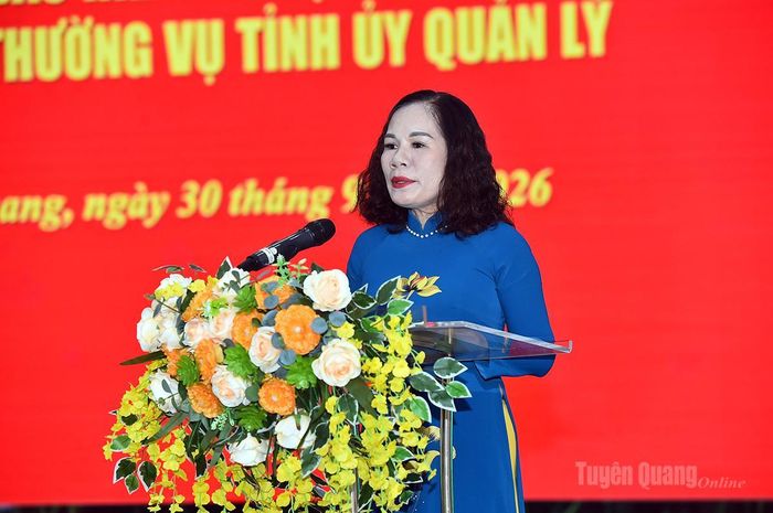 Đồng chí Ngô Thị Thu Hà - Phó Giám đốc Báo và phát thanh, truyền hình Tuyên Quang phát biểu tại hội nghị.