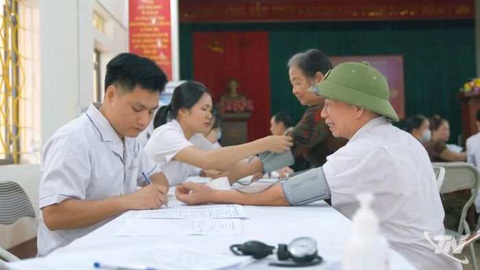Hoạt động sàng lọc, tư vấn, hướng dẫn kiểm tra sức khỏe định kỳ được triển khai thường xuyên tại cộng đồng.