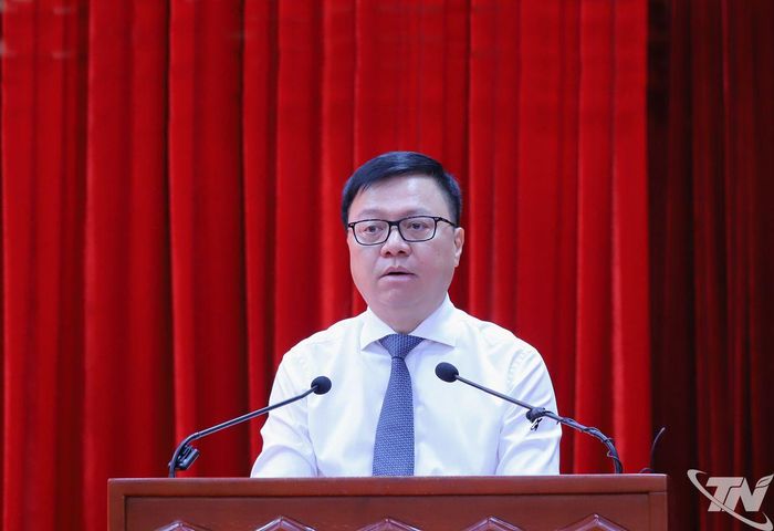 Đồng chí Lê Quốc Minh phát biểu đề dẫn Hội thảo.