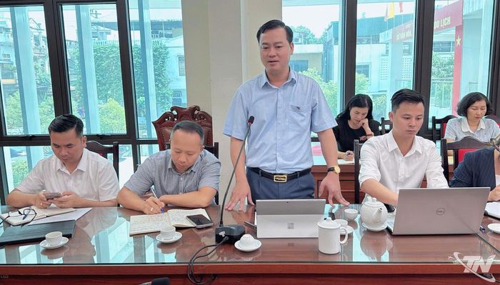 Đại biểu thảo luận phương án chốt giá tour và hoàn thiện các toa trải nghiệm chuyên biệt.