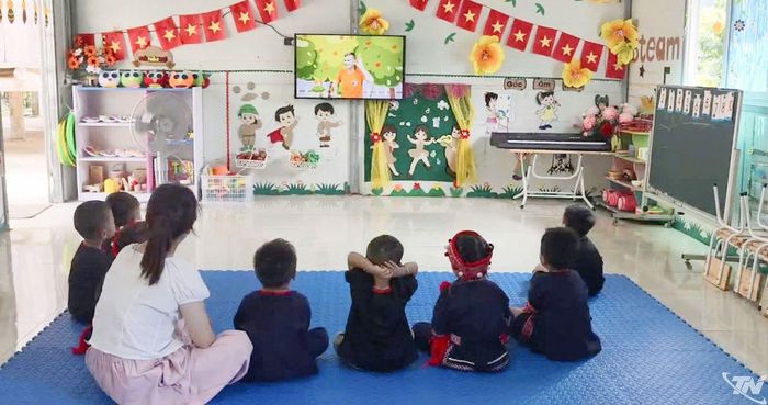 Việc phủ sóng Internet giúp việc ứng dụng công nghệ trong giảng dạy tại Điểm trường Nặm Tốc thuận lợi.