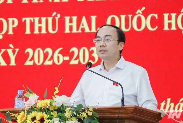 Đồng chí Nguyễn Đăng Bình phát biểu tại buổi tiếp xúc.